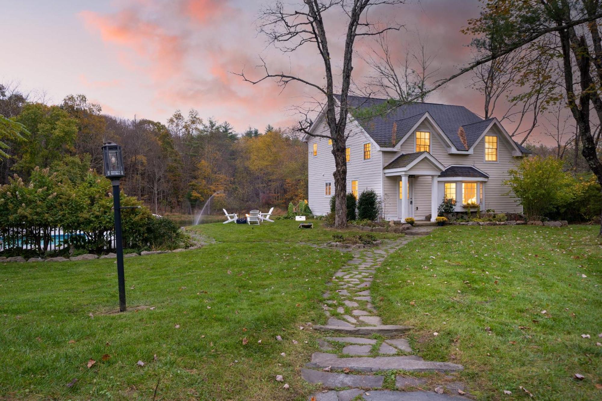 Cortland By Avantstay Charming Heritage Estate W Private Lake Pool Saugerties Eksteriør billede